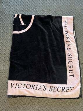 Victoria's Secret Logo Plush Throw Blanket Black and Pink 50x60